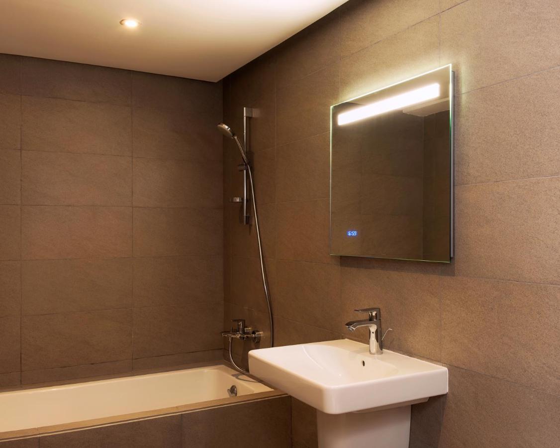 Radisson Blu Residences Al-Ḥoseyma Esterno foto